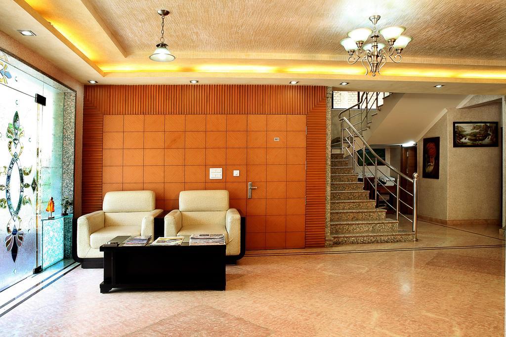 Indira International Inn Nuova Delhi Esterno foto