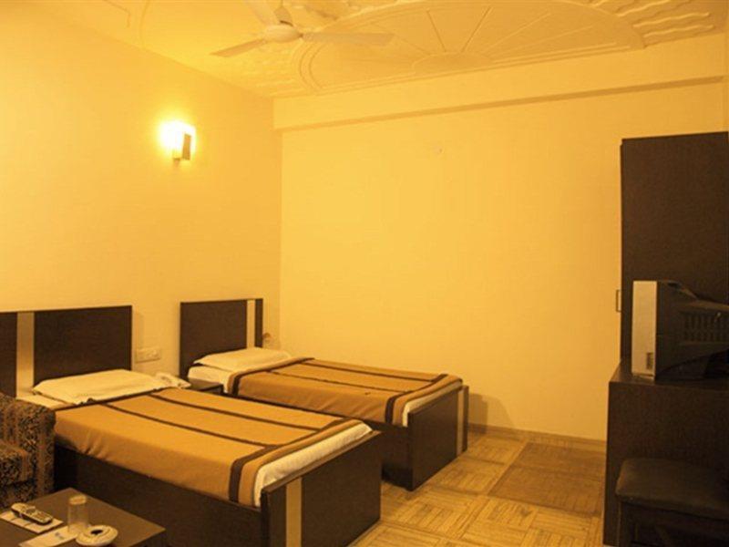 Indira International Inn Nuova Delhi Esterno foto
