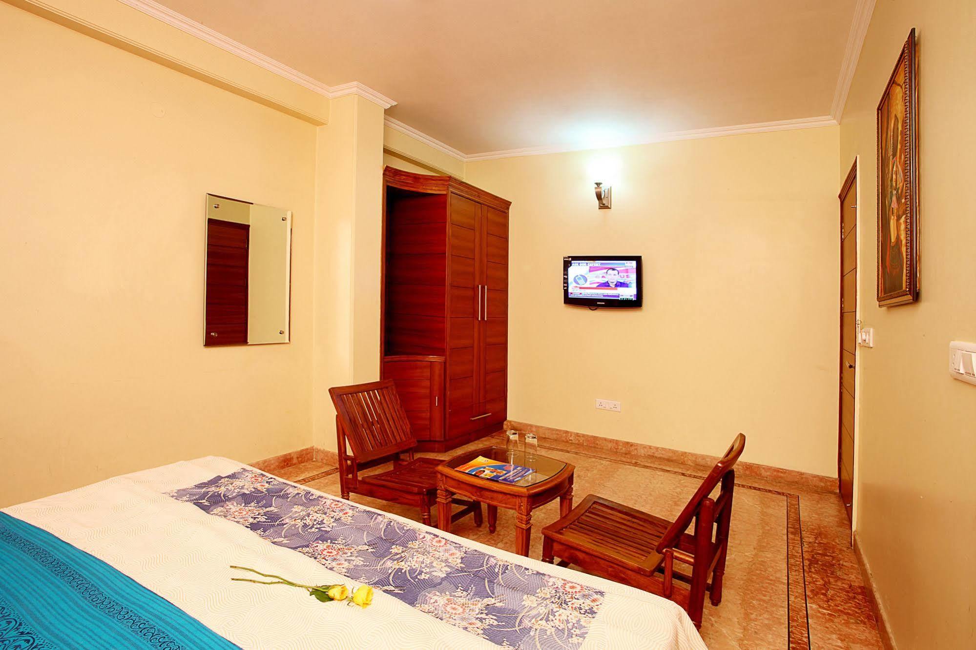 Indira International Inn Nuova Delhi Esterno foto