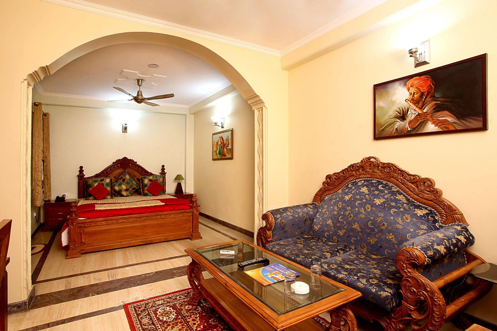 Indira International Inn Nuova Delhi Esterno foto