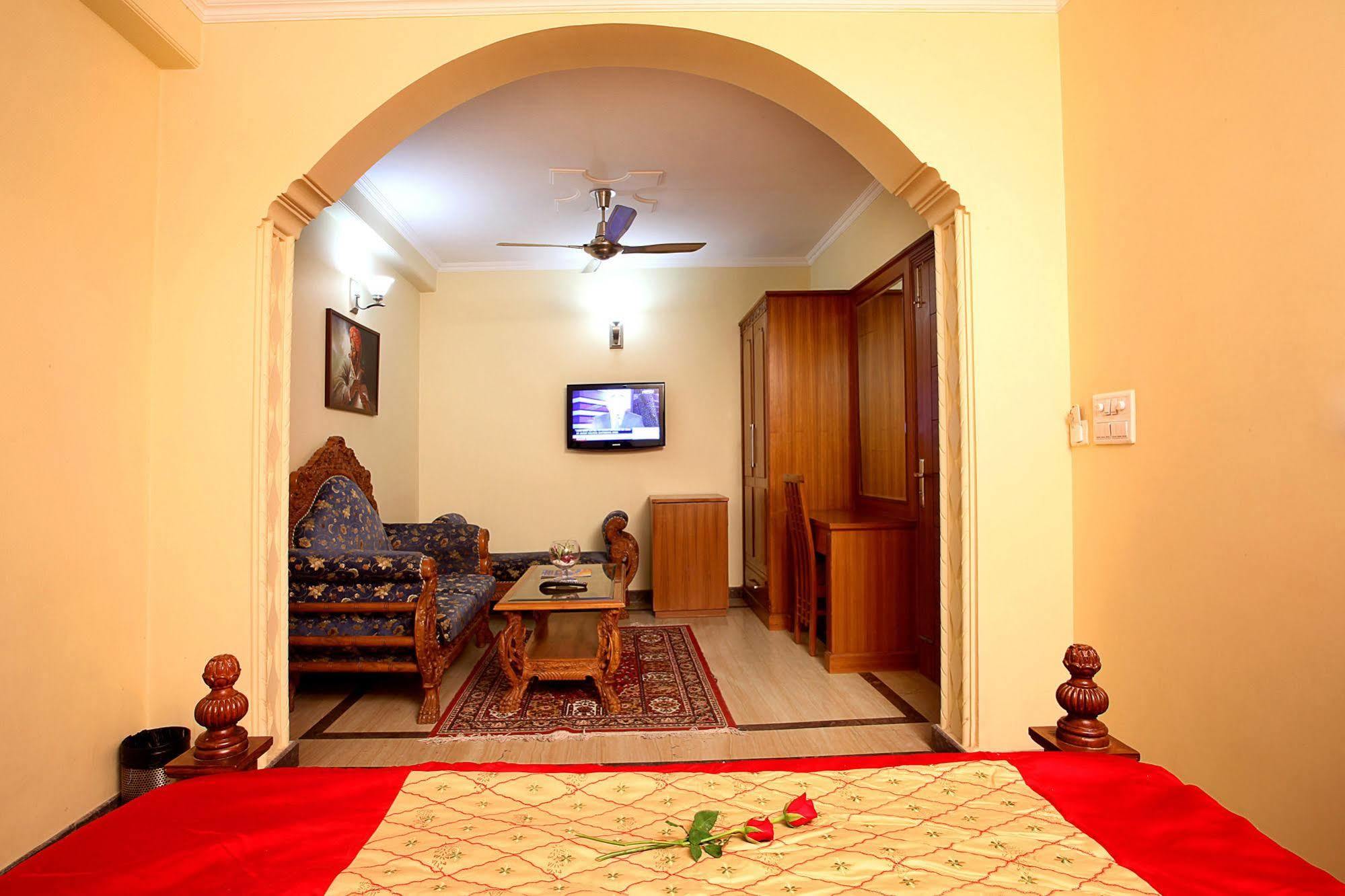 Indira International Inn Nuova Delhi Esterno foto